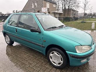 damaged passenger cars Peugeot 106 XR 1.1 NIEUWSTAAT!!!! VASTE PRIJS! 1350 EURO 1996/1