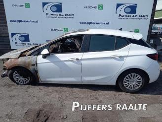 Voiture accidenté Opel Astra Astra K, Hatchback 5-drs, 2015 / 2022 1.6 CDTI 16V 2017/8