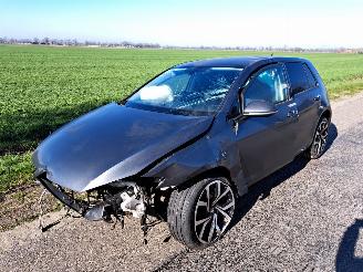 uszkodzony samochody osobowe Volkswagen Golf 7.5 1.5 tsi 2020/6