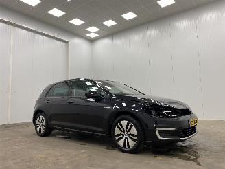 damaged passenger cars Volkswagen e-Golf DSG 100kw 5-drs Navi Clima 2019/7