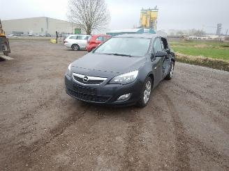 demontáž osobní automobily Opel Astra 1.7cdti 2013/1