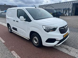 Salvage car Opel Combo 1.5D 75KW AIRCO KLIMA NAVI SCHUIFDEUR EURO6 2021/6