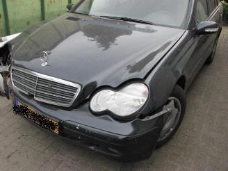 danneggiata veicoli commerciali Mercedes C-klasse c 200 cdi station 2003/7