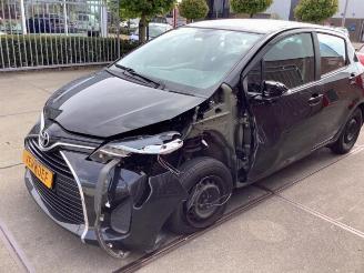 Coche accidentado Toyota Yaris Yaris III (P13), Hatchback, 2010 / 2020 1.0 12V VVT-i 2015/10