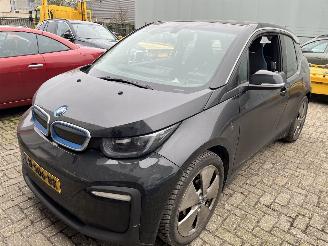 Salvage car BMW i3 125 KW / 42,2 kWh   120 Ah  Automaat 2019/12