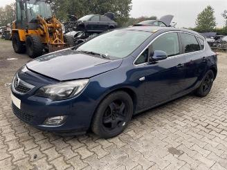damaged motor cycles Opel Astra Astra J (PC6/PD6/PE6/PF6), Hatchback 5-drs, 2009 / 2015 1.4 Turbo 16V 2011/3