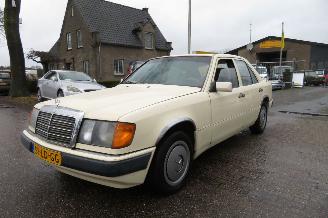 škoda osobní automobily Mercedes 200-300D 200 D 124 type sedan automaat 1991/1
