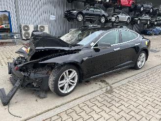 uszkodzony samochody ciężarowe Tesla Model S 85 D AWD 2015/6