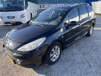Voiture accidenté Peugeot 307 SW (3H) Combi 1.6 HDi 16V (DV6ATED4(9HX)) [66kW] 2005/9