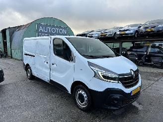 damaged commercial vehicles Renault Trafic 2.0 DCI 88KW L2H1 Navi Airco Led T29 Comfort NAP 2021/1