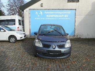 Voiture accidenté Renault Modus Modus/Grand Modus (JP) MPV 1.5 dCi 85 (K9K-760(Euro 4)) [63kW]  (12-20=
04/12-2012) 2010/12