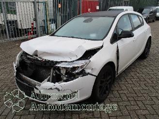 Unfallwagen Opel Astra Astra J (PC6/PD6/PE6/PF6) Hatchback 5-drs 1.4 16V ecoFLEX (A14XER(Euro=
 5)) [74kW]  (12-2009/10-2015) 2011