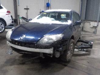skadebil auto Renault Laguna Laguna III Estate (KT) Combi 5-drs 2.0 16V (M4R-704(M4R-D7)) [103kW]  =
(10-2007/12-2015) 2009