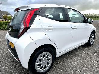 Toyota Aygo 1.0 VVT-i 72pk X-Play 5drs - 31dkm nap - camera - airco - cruise - aux - usb - bleutooth - stuurbediening picture 4