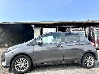 Voiture accidenté Toyota Yaris 1.5 Hybrid 87pk automaat Dynamic 5drs - nap - line + front assist - camera - keyless entry + start - clima - cruise contr 2019/12