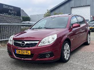 Salvage car Opel Signum 1.9 CDTI Executive 2008/2