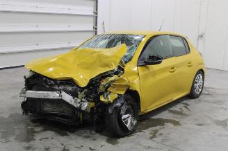Damaged car Peugeot 208  2021/1