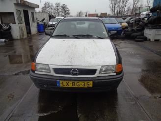 krockskadad bil auto Opel Astra Astra F (53/54/58/59) Hatchback 1.6i (X16SZ) [52kW]  (05-1993/07-1996) 1995/8