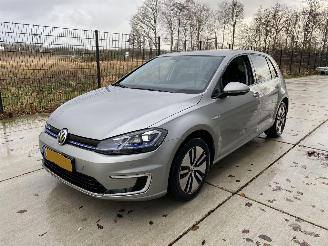 damaged passenger cars Volkswagen e-Golf 100 kWh -LED-NAVI-PDC 2019/1