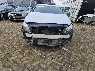 Damaged car Mercedes A-klasse A 180 CDI 2013/9
