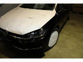 skadebil auto Volkswagen Golf  2019